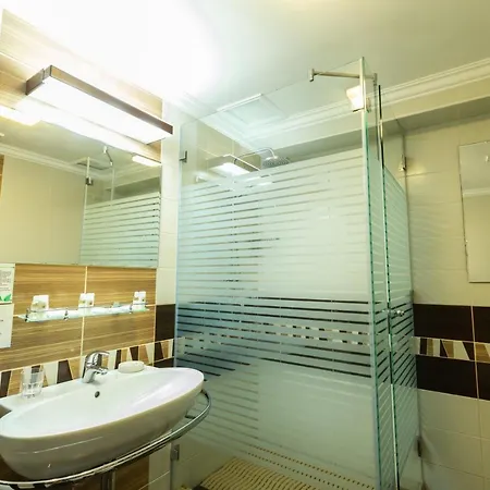 Belle Royalle Lisarnya