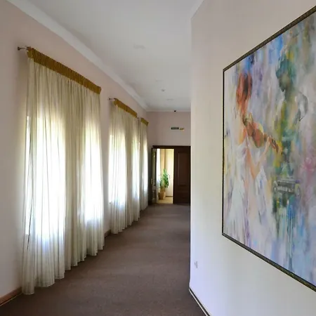 Hotel Belle Royalle Lisarnya