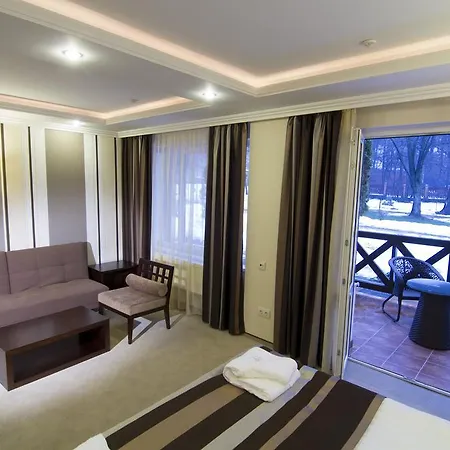 Ξενοδοχείο Belle Royalle 4*