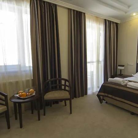 Hotel Belle Royalle Lisarnya