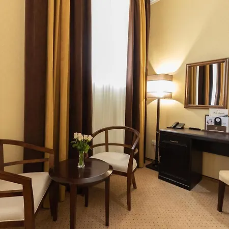 Hotel Belle Royalle Lisarnya